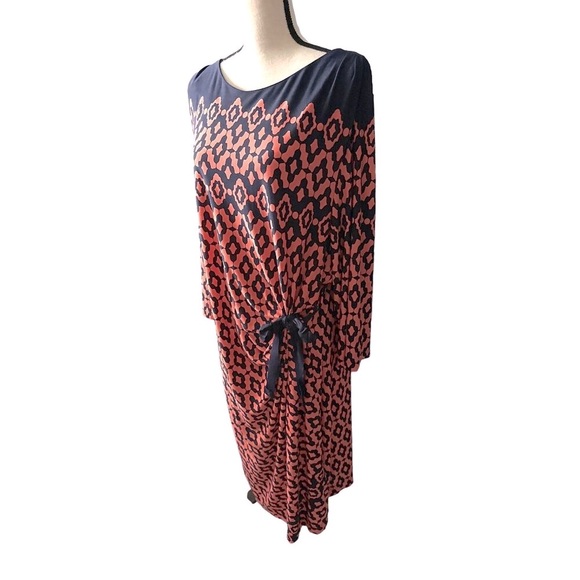 Taylor Dress Coral Navy Geometric Side Cinch Tie Hidden Zipper Stretchy Size 24W - Picture 1 of 5